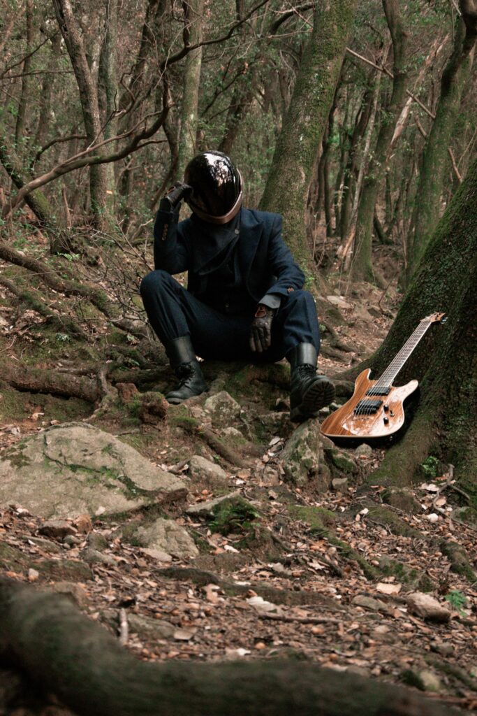 métal-alternatif-dirento-compositeur-guitariste-humanoide-robot-environnement-nature